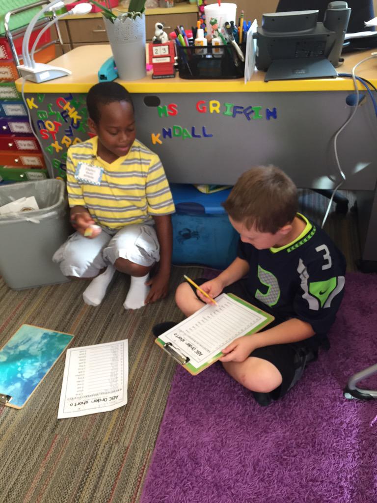 StoneBaylor's tweet image. Working with our Read to Someone partner on completing ABC order...#learningfromoneanother