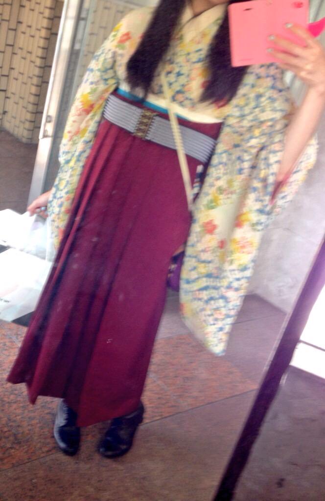 ゆきの 今年の夏は 単や夏着物に袴でも良いじゃん って気付いた さすがに ウール素材の袴は暑かったけれど ポリエステルならそこまでだったしねぇ 袴に素足に下駄 以外とアリだったし 女学生たちはこーして過ごしてたのかなぁ Http T Co ゆきの 今年の夏は 単や夏着物に袴でも良いじゃん って気付いた さすがに ウール素材の袴は暑かったけれど ポリエステルならそこまでだったしねぇ 袴に素足に下駄 以外とアリだったし 女学生たちはこーして過ごしてたのかなぁ Http T Co