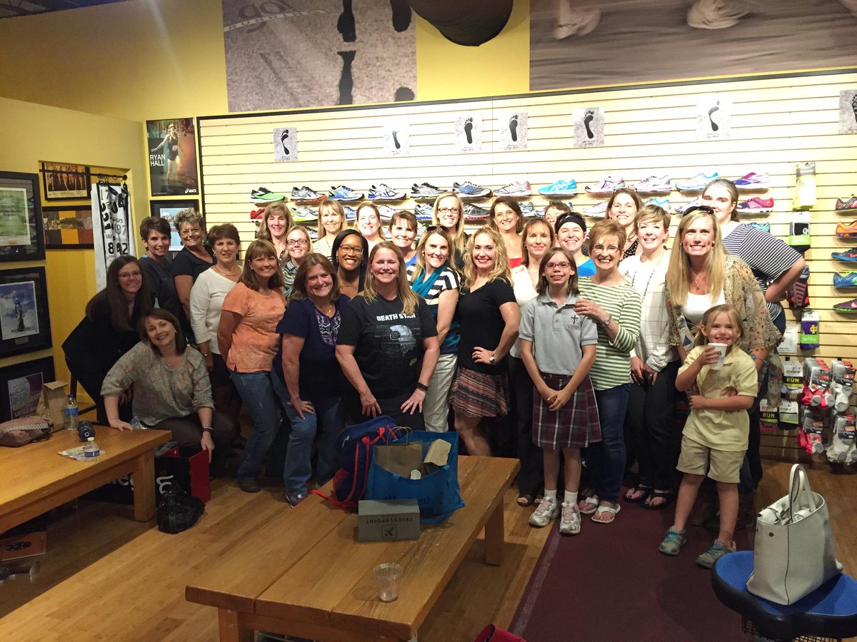 HotLegsRun4Fun's tweet photo. Some of the Hot Legs had a great time at our 3rd 1/4 mtg. Thank you @Go_Running &amp; @TieDyedEats   We had a GREAT time! http://t.co/bGphYTp1FB