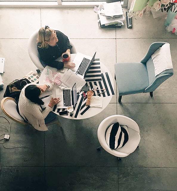 AlexLinfashion's tweet image. Another day at the studio ✂️ Have a good day beautiful 😘 xx #AlexandraLin #studiotime #fashion