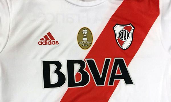 Esta será la camiseta que usarán los jugadores de River en el partido de esta noche.