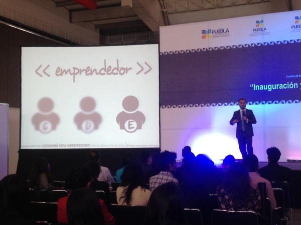 SicomNoticias_'s tweet photo. Edwin Garcilazo impartió Conferencia "Economía para Emprendedores" #CENIT2015 #SINLÍMITE http://t.co/hKyhQBPxWT