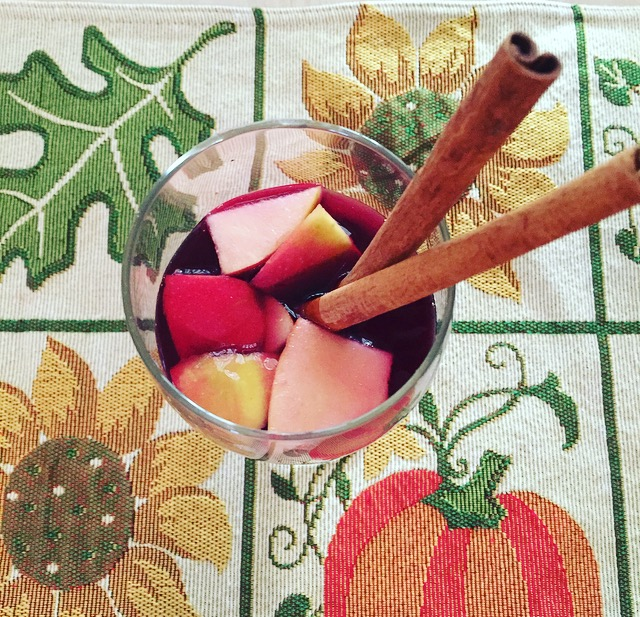 LolailoSangria's tweet image. Celebrating the #FirstDayOfFall! Who's in?