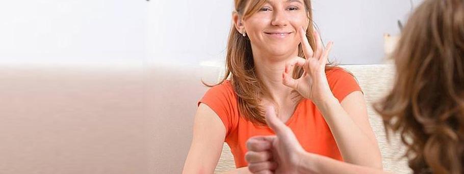 Curso intensivo de Iniciación en Lengua de Signos ucam.edu/estudios/postg…