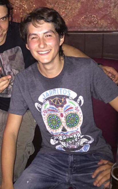 InsaneVash's tweet photo. Gente!!! Estamos buscando a mi primo Sergio Arturo Campos Najera, si alguien tiene info, avisen por favor!!!! http://t.co/3npT5Ak4Gc