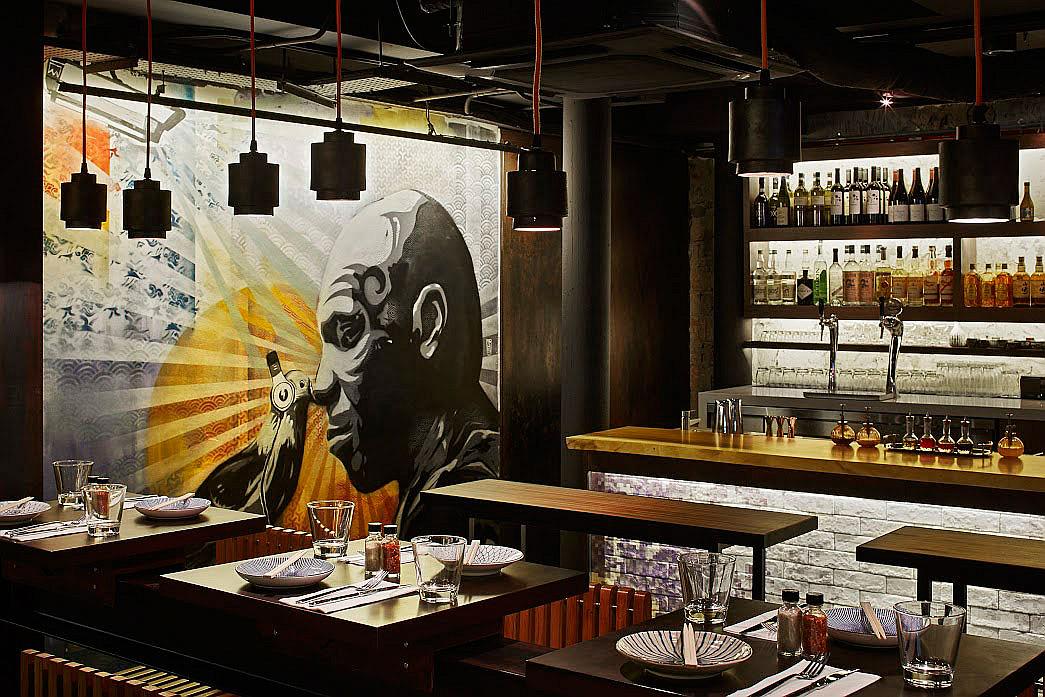 InteriorDesign's tweet photo. SLIDESHOW: 27 simply amazing interiors transformed by art: http://t.co/YkwtfK2lS2 http://t.co/QogJasUQuz