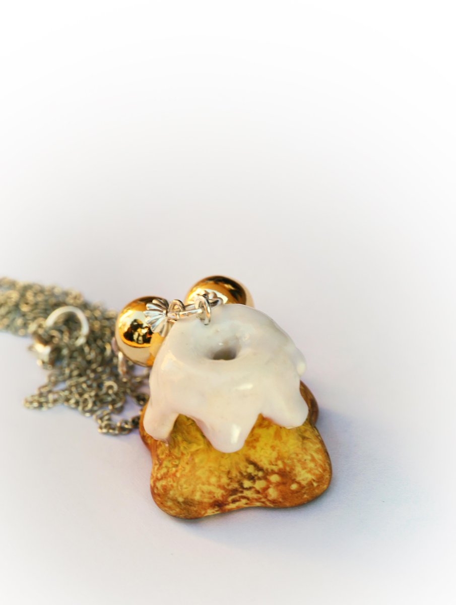 ElDeliciousHM's tweet photo. @xSkyrimProblems I've got a problem, someone stole my #sweetroll, necklace inspired by #Skyri…/etsy.me/1KzxLfh http://t.co/Sin45wEEkn