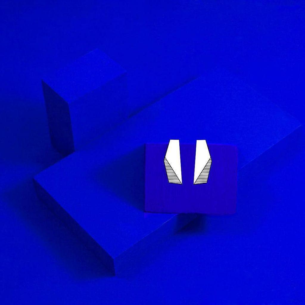 helmutparis's tweet photo. Ce soir, focus sur la paire de boucles d'oreille Ded's blanche et noires ▫️🔷▪️
📷 @celinesaby 
#helmutaw1516 #helmut… http://t.co/UZaZTW9c0T