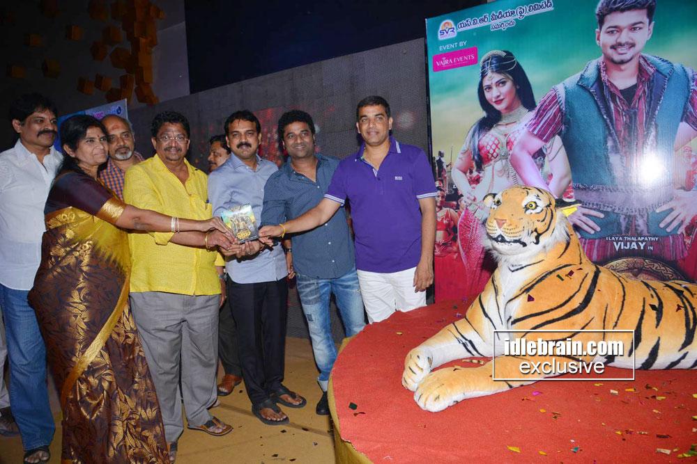 idlebraindotcom's tweet photo. Puli (Telugu) Music Launch
http://t.co/ZdrgllJIhf http://t.co/NjxN941sfp