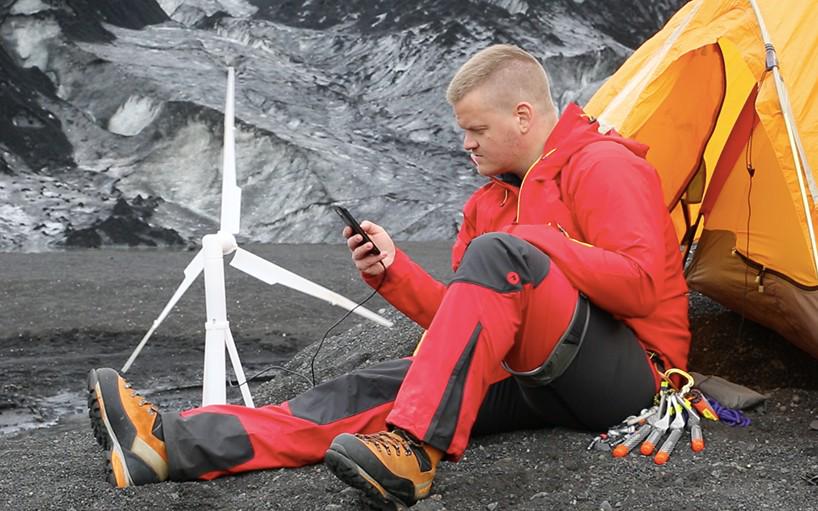 LesClesDeDemain's tweet photo. #ImageDuJour Pas de risque de tomber en panne de batterie avec l'éolienne portable imaginée par la #startup #Janulus http://t.co/Tr5XMNTEmu