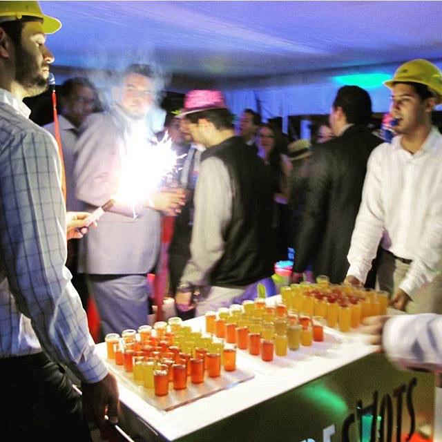 MoreShotsDF's tweet photo. Mitad de semana, saboreando los #MoreShotsDF que se vienen el fin! 15% #Descuento en #Septiembre #shots #fiesta #cu… http://t.co/xK4dzXlXIr