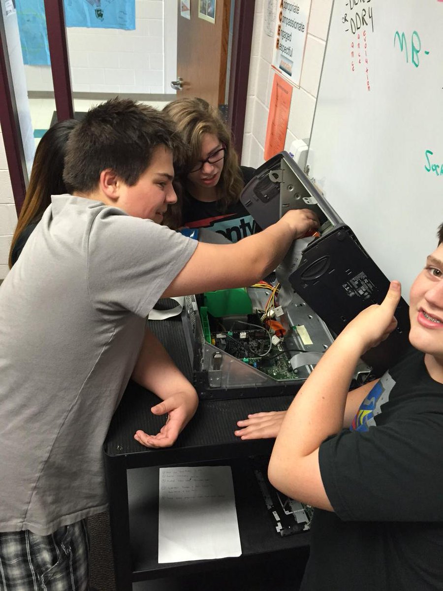 DCS_Level's tweet image. Tech Ed students gets hands on with computer components.