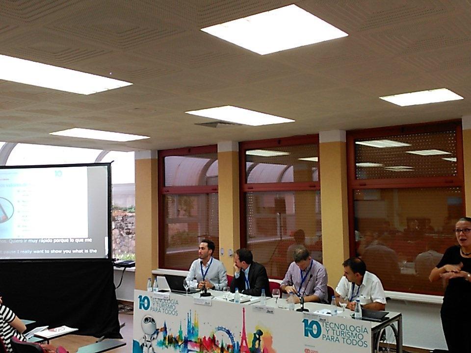 FundacionDfa's tweet photo. Iván Carmona presenta #ECATIC #Empleo con Apoyo #TIC @ILUNION @Fundacion_ONCE #comunicación @TPTDRT4ALL #TPT2015 http://t.co/VfaGEMQMmb