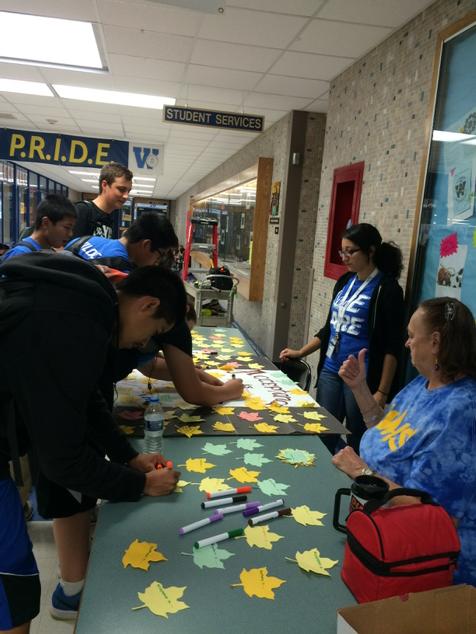 WhsCultures's tweet photo. Social Norm team promoting #acceptace@Wheeling_Cats @Link_Together http://t.co/CCpNLNkmQI