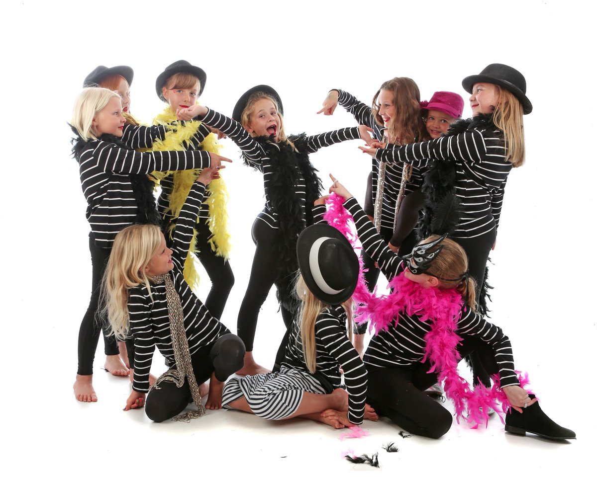 Studio11Lucy's tweet photo. Luxury Makeover Photoshoot Party 20% off all parties booked before Christmas! #kidsparty #makeoverparty #partyideas http://t.co/CxwnwPquXj