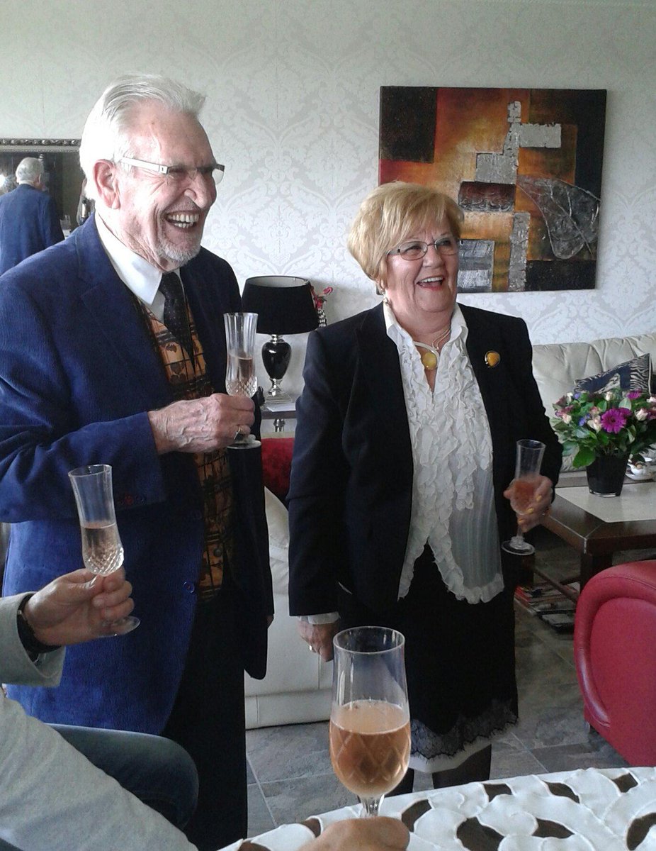 Proos! Op ut broëdspaar Deen en Mies Wevers,  60 jaor getrouwd!