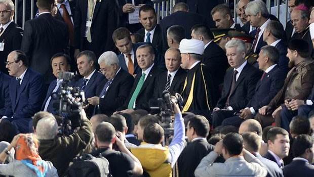 06melihgokcek's tweet photo. MOSKOVA MERKEZ CAMİİ CUMHURBAŞKANIMIZ VE PUTİN'İN KATILIMIYLA AÇILDI...HAYIRLI OLSUN... http://t.co/szUiQjaq8R http://t.co/MUTQ1ueCia