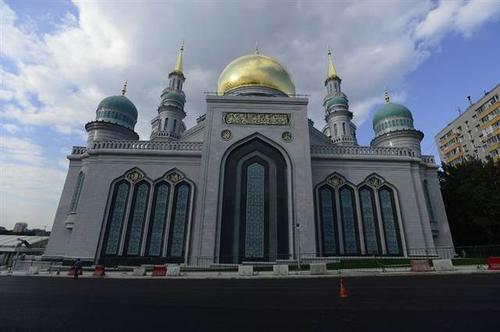 06melihgokcek's tweet photo. MOSKOVA MERKEZ CAMİİ CUMHURBAŞKANIMIZ VE PUTİN'İN KATILIMIYLA AÇILDI...HAYIRLI OLSUN... http://t.co/szUiQjaq8R http://t.co/MUTQ1ueCia