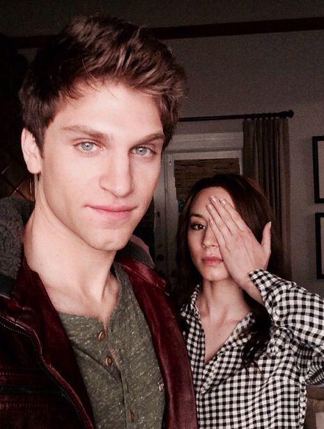 tobyspcavanaugh's tweet photo. Kırmızı halı öncesi hazırlıklardan ;) http://t.co/v0u8AmERGs