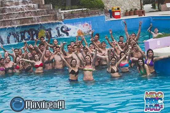 SquareViernes's tweet photo. "me lo dijo una gitana me lo dijo con fervor este año mar del plata y el que viene barilo"  #MDQ14 #LaBandaDelManco http://t.co/weE85XRZEl