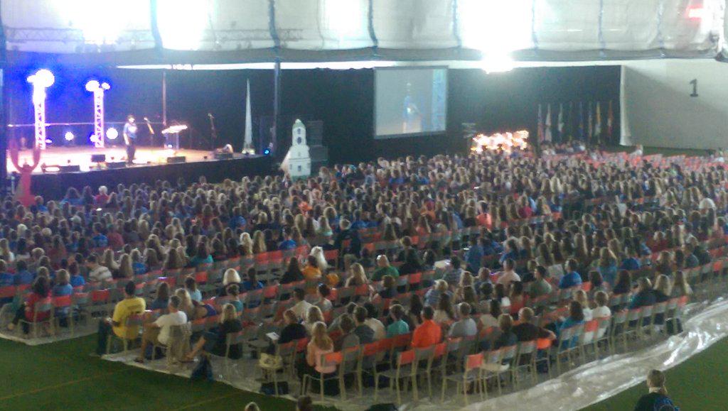 jaihill4's tweet photo. 750 students enthralled with Kathy Buckley. @aberdeenhallPS @CSLC2015 http://t.co/6L1vGqk1sA