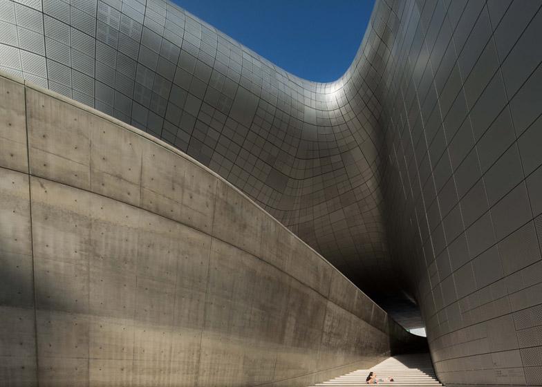 Zaha Hadid to receive Royal Gold Medal for architecture: dezeen.com/?p=771813 #architecture