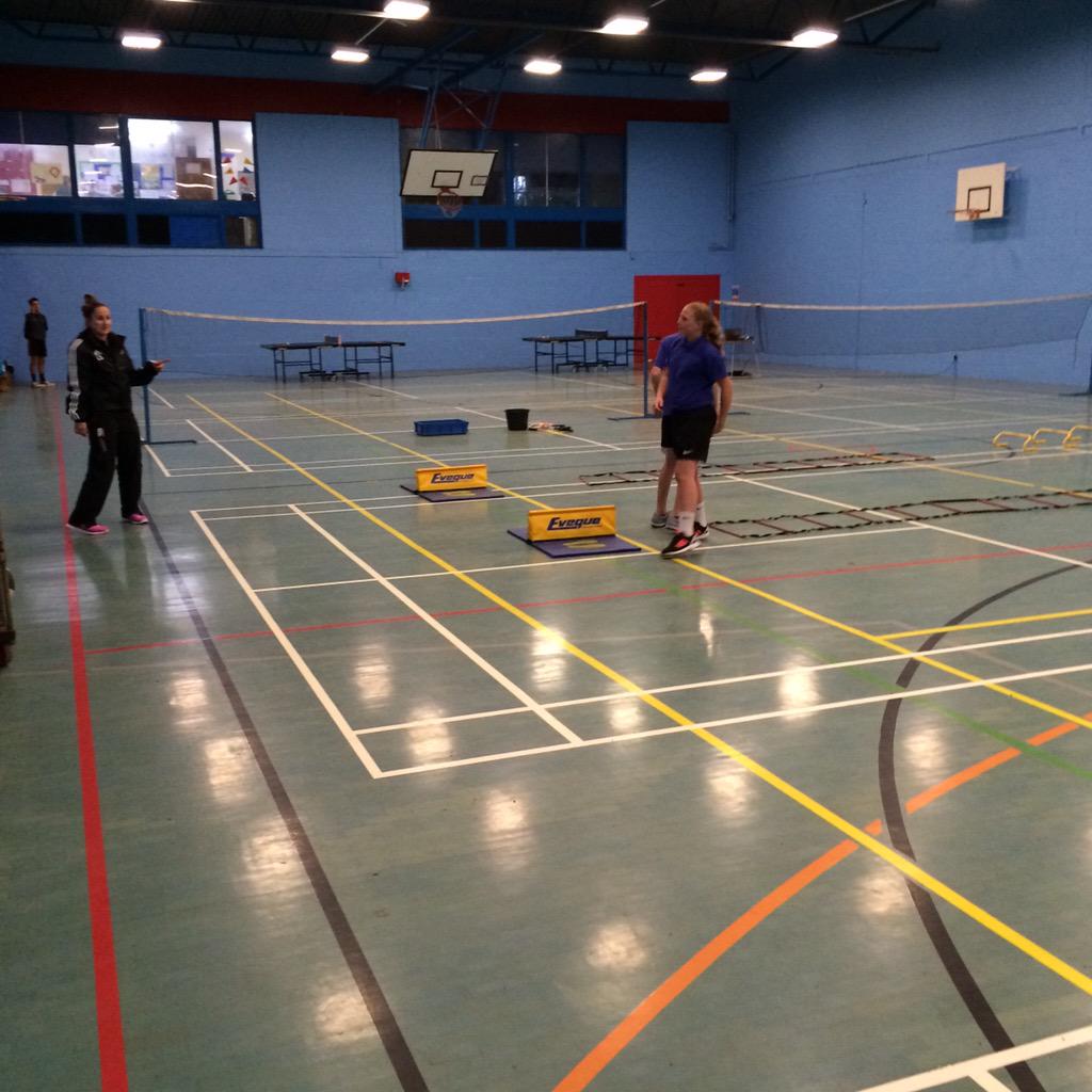 ChilternEdgePE's tweet photo. Getting ready for a busy open evening!!! Please come and say hello!!! #pe #chilternedge #openday #sonningcommon http://t.co/esZ7dX1yCE