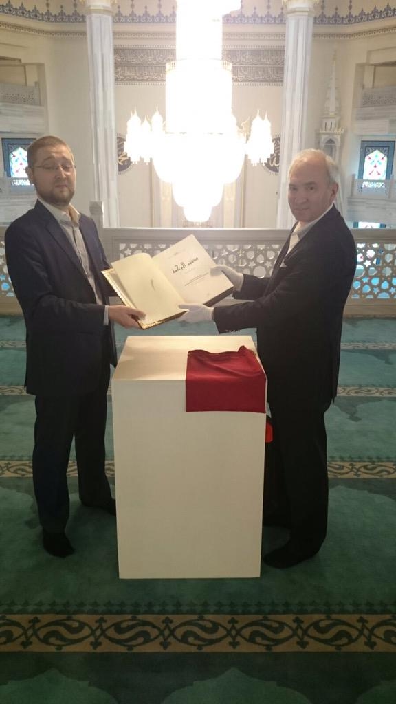 FisabilDiary's tweet photo. Новая московская мечеть. Подарили Фисабиль Книгу Милости http://t.co/rZVkCsPvZp