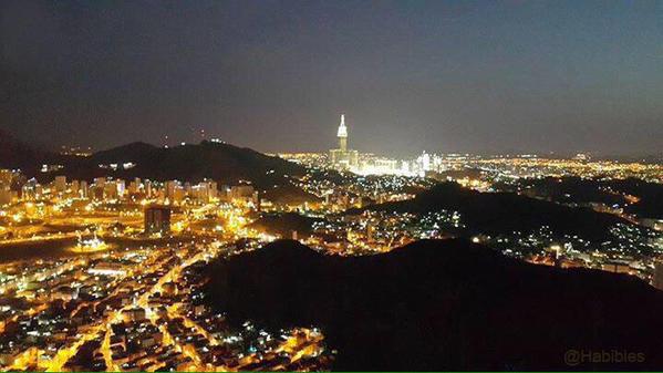 universalxpics's tweet photo. Millions of Muslims from all over the world get together in Makkah to perform the pilgrimage of Hajj http://t.co/l0oc1KSEKc