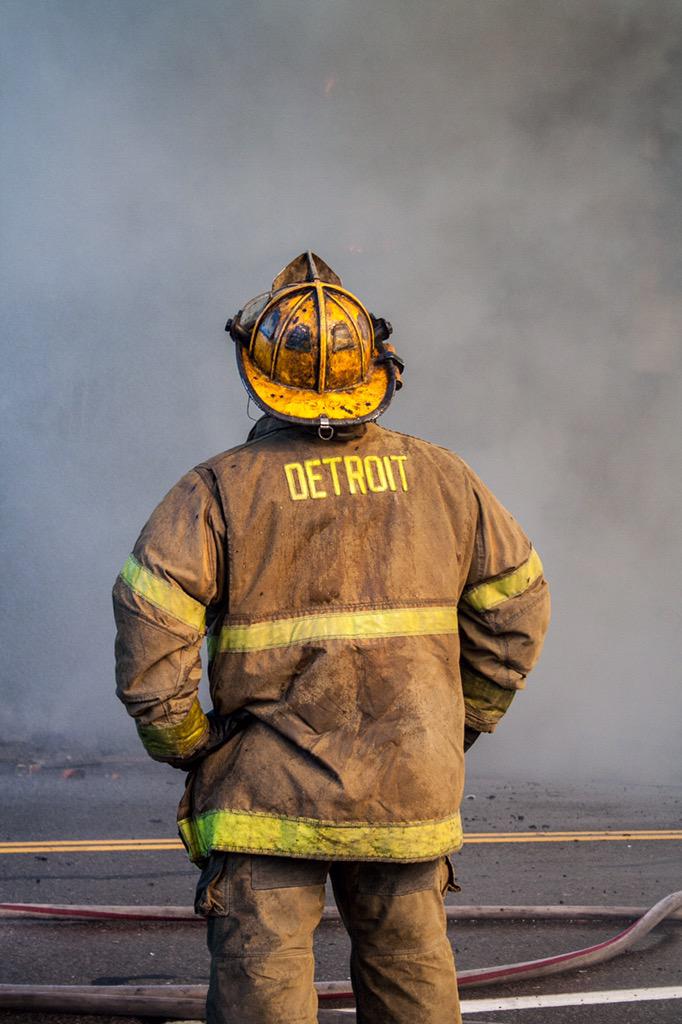 Detroitisit's tweet image. @DetroitFire thanks for the hard work. #Ladder19 #detroitfiredept #Detroit