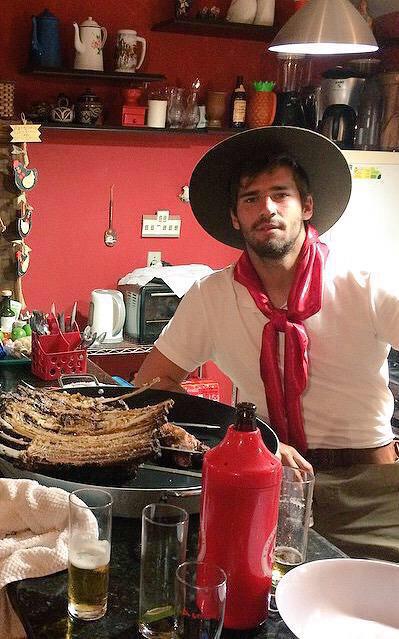 SandroSotigol's tweet photo. ALISSON

✓ BAITA GOLEIRO
✓ PEGADOR DE PENALTI
✓ GAUCHO
✓ TOMADOR DE CERVEJA
✓ COME CHURRASCO
✓ ANDA PILCHADO http://t.co/nCeHfO4y4c