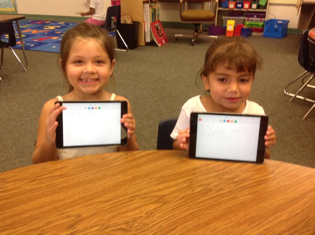 Teachersevern's tweet photo. We love Educreations and our iPads! Sentence building-sight word practice @ssiglerLPS @PVSDCamarillo http://t.co/q9gsOymuxv