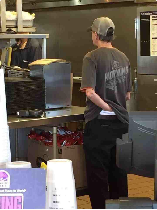 TacoBellBecky's tweet photo. Ohmegad. My new BF is so sweet. He always puts a little bit himself in every taco. http://t.co/44OkFzSSEl