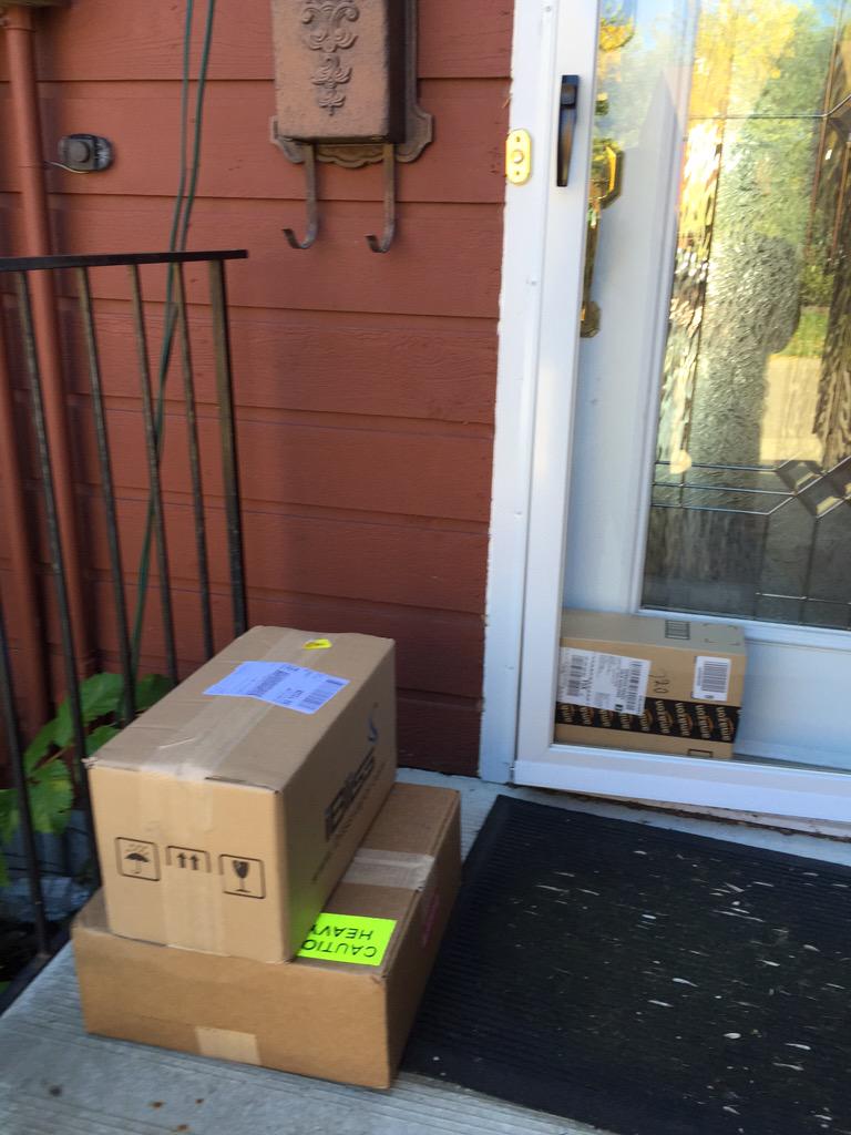 BlackVapors's tweet photo. 1st product shipment! Good things coming! @BlackVapors @iBlissVapor @KhaliVapors http://t.co/J73n29TSm4