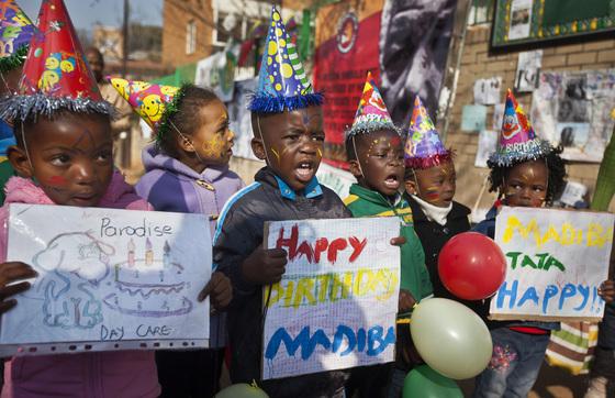 KFOX14's tweet photo. Judge frees 'Happy Birthday' song from copyright claims: http://t.co/pPdGH1hr4E http://t.co/DO9e7SrHRj