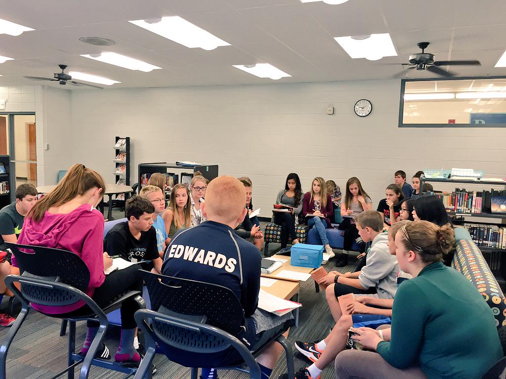 Socratic Smackdown time! 8th grade loves to debate "The Giver". Co-teaching at its finest!@MrsJessicaSines #onceacard