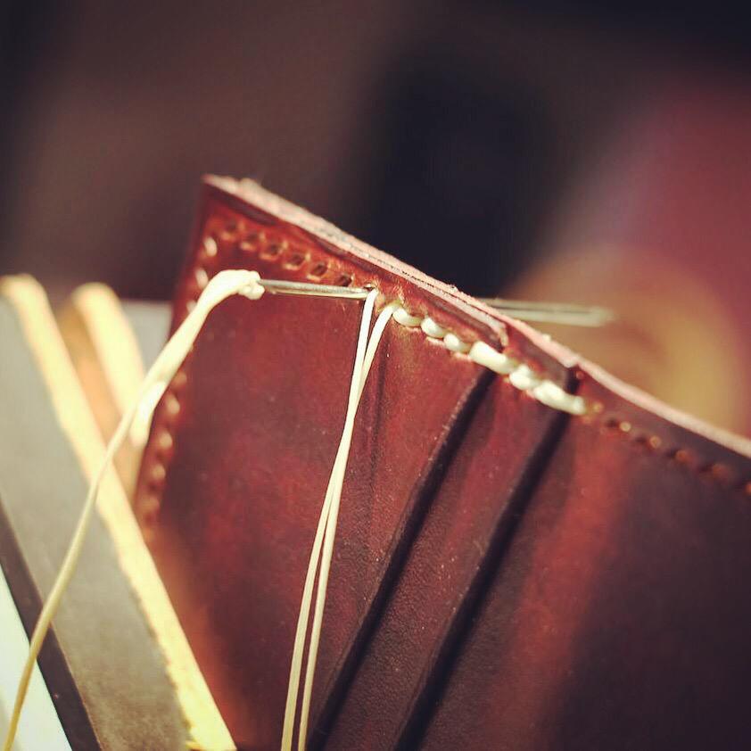 harperleatherco's tweet photo. No machines, fully #handstitched #harperleather #leathercraft #handmade #tigerthread #ritza http://t.co/9LXpO0aIdQ http://t.co/BX1690orWm