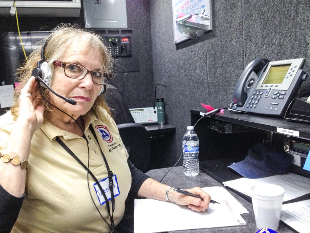 SacramentoOES's tweet photo. Meet Deborah a volunteer from Sacramento Medical Reserve Corps helping at the #ValleyFire @CalVolunteers #CalCERT http://t.co/CigpRe2lJW