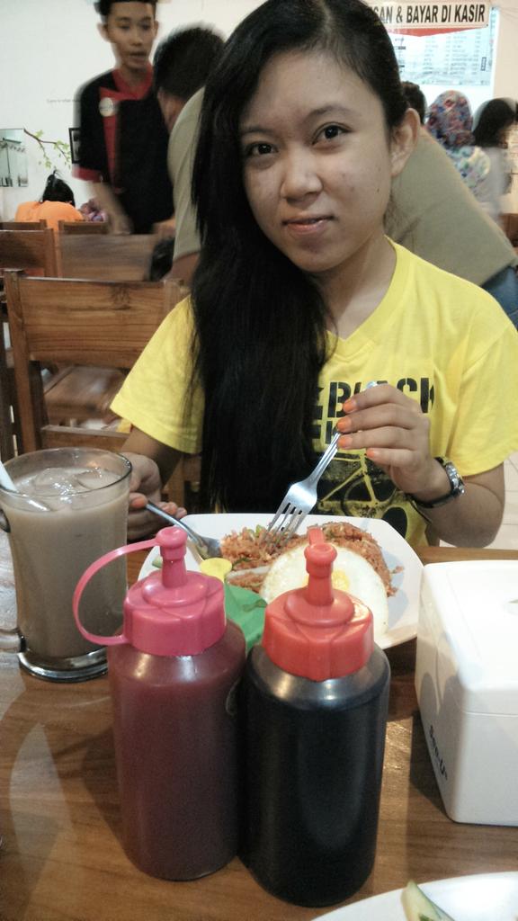 Novitha_edit tweet picture