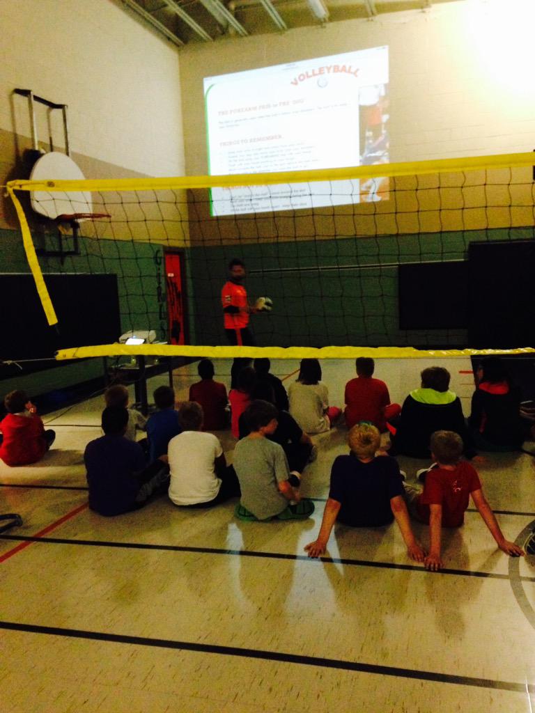 skilltyssHPE's tweet photo. Talking about volleyball tactics and working on some fundamentals #passing #setting #threehits #togetherweROCK http://t.co/uCqkDM92uj