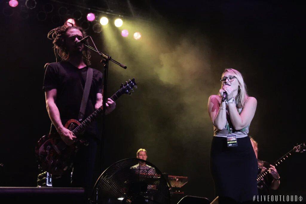 SOJA y Anuhea, en su reciente encuentro en el festival Thunder Vibes.