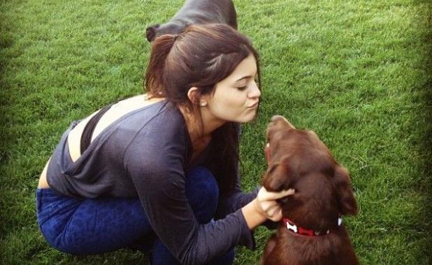 BarkPost's tweet image. Kylie Jenner Smothers Her Dog With Kisses Because Science! trib.al/OPmymCI