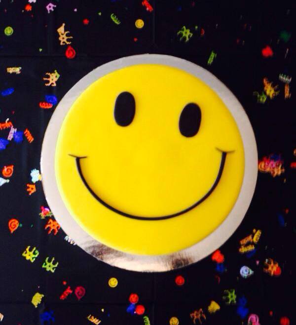 Ilumina tus días. 
Y para ello estamos a tus ordenes. 
#houseofCakes.
#smile
#EatLoveandBake