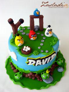 A la moda.
Si eres un verdadero fan Angry Birds debes invitarlos a tu fiesta. 
Estamos a tus ordenes.#EatLoveandBake