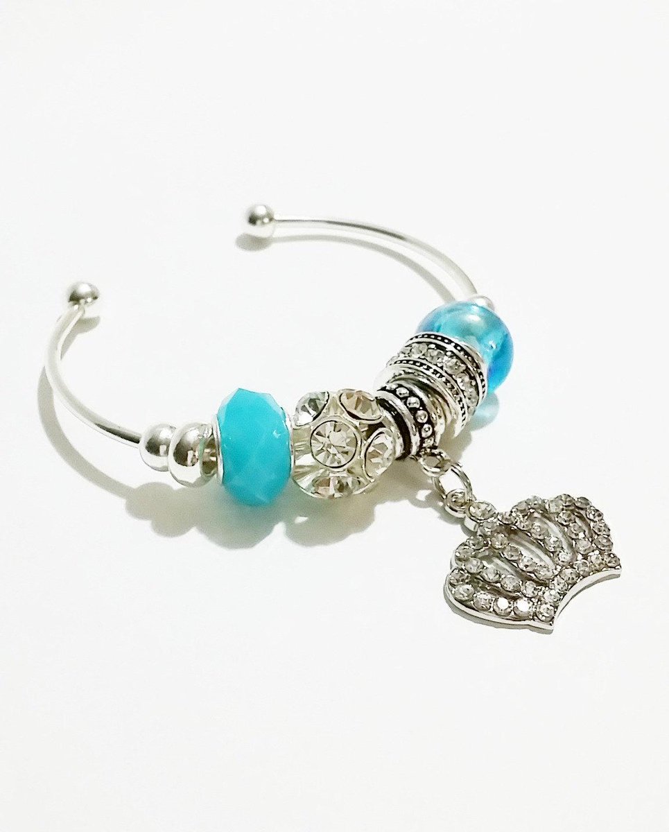 Vickys228's tweet photo. Crown Bracelet / Turquoise and Silver Cuff Bangle Bracelet / Cuf… https://t.co/NKGvK83HMN #jewelry #SilverCuffBangle http://t.co/X4mPqHn7Lh