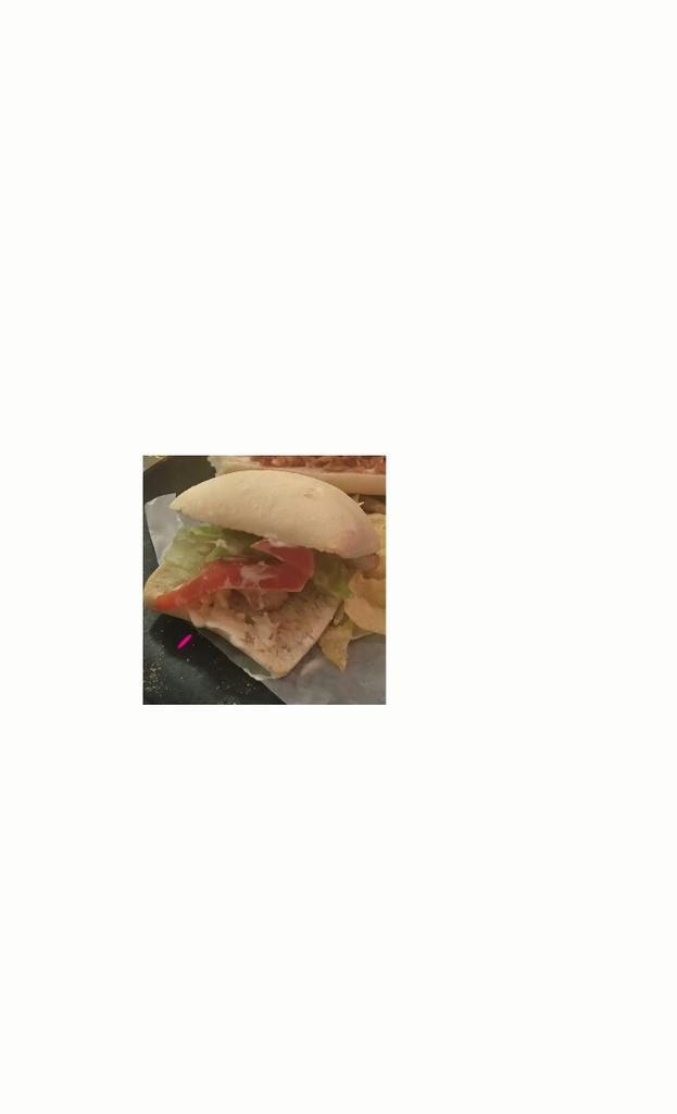 peernes's tweet photo. Pagar 1 euro por1 Trozo de piel de tomate, 2 cm de pollo y una hoja de lechuga es calidad + cruzcampo @100montaditos http://t.co/dhC7R7581i
