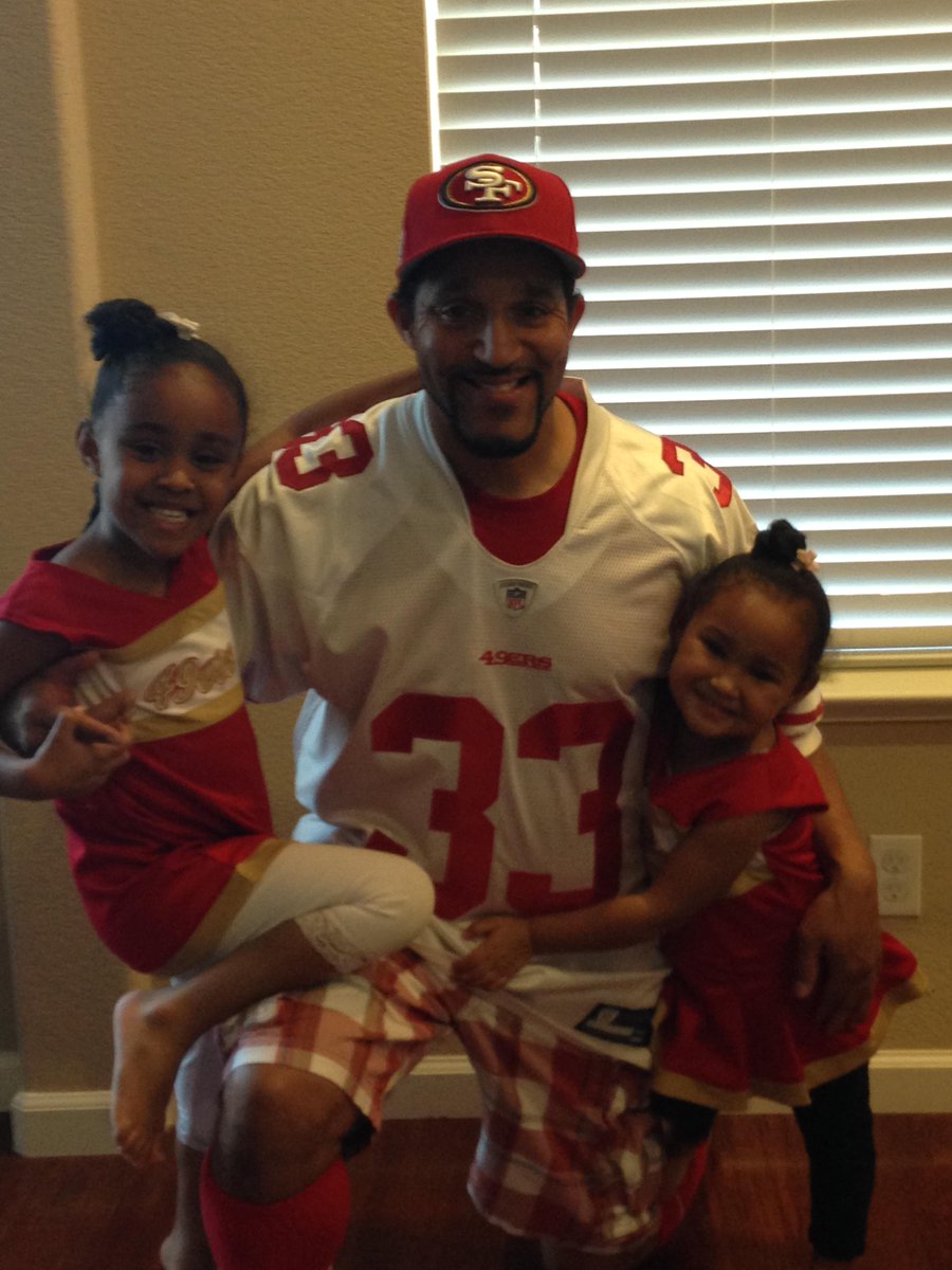 TYC033's tweet photo. @esurance @49ers @AnquanBoldin Foundation pix of the TySquad. GO NINERS GO Q81 #SuiteSquadContest #ACROSSTHEMIDDLE http://t.co/ZS1NKasTOk