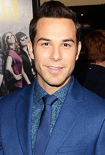Happy Birthday to Skylar Astin (28) 