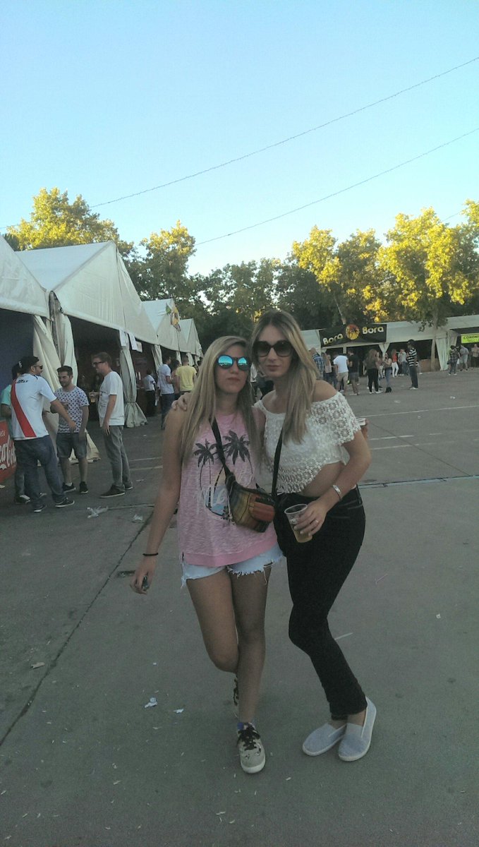 SandraDC3's tweet photo. Las sandris al poder @Sandrijr13 #feriasseptiembre2015 http://t.co/rk8d6z3Lv9
