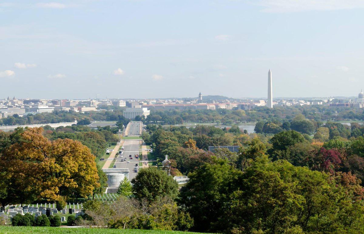 GrayLineToursDC's tweet image. Happy First Day of Fall! #GrayLine #FallinDC #FindAReasontoGo